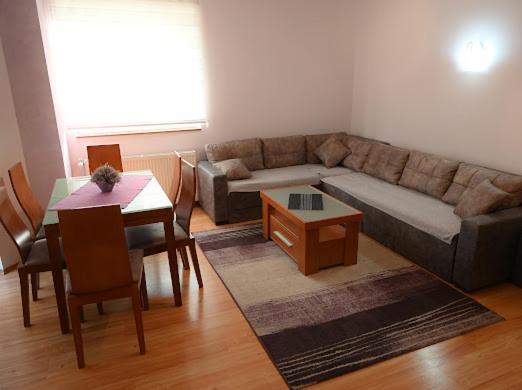 Mb Apartments Ягодина Экстерьер фото