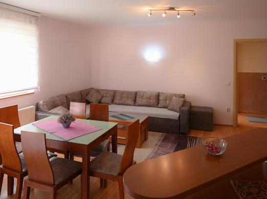 Mb Apartments Ягодина Экстерьер фото